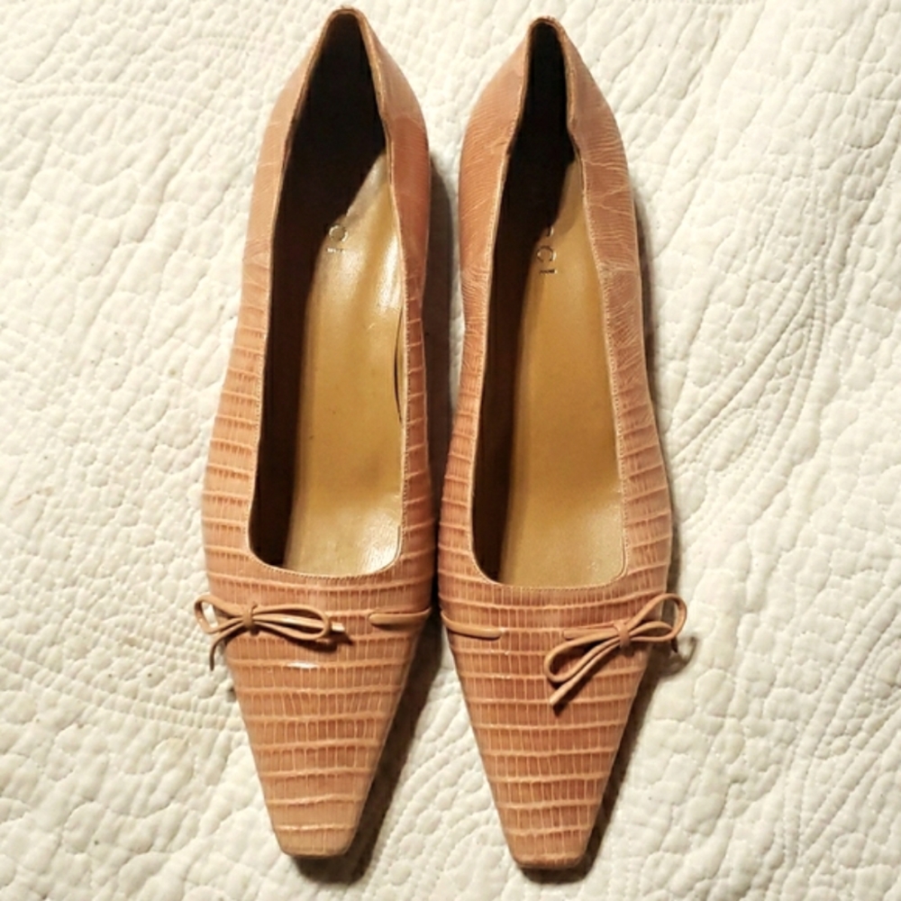 NWT Pink Crocodile Gucci Leather Flats Size 10